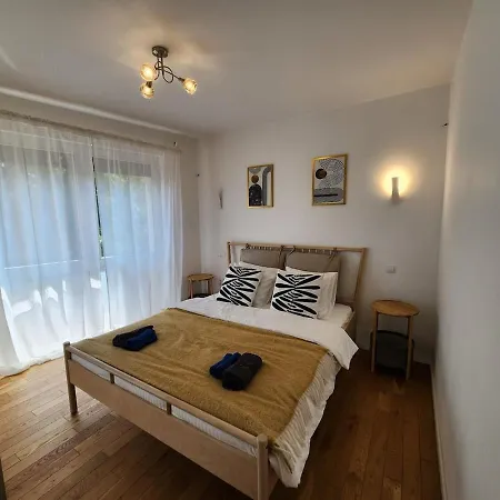 Апартаменти Calea Victoriei Gem Ultracentral Apartments-3 Properties-1 And 2 Bedrooms Бухарест