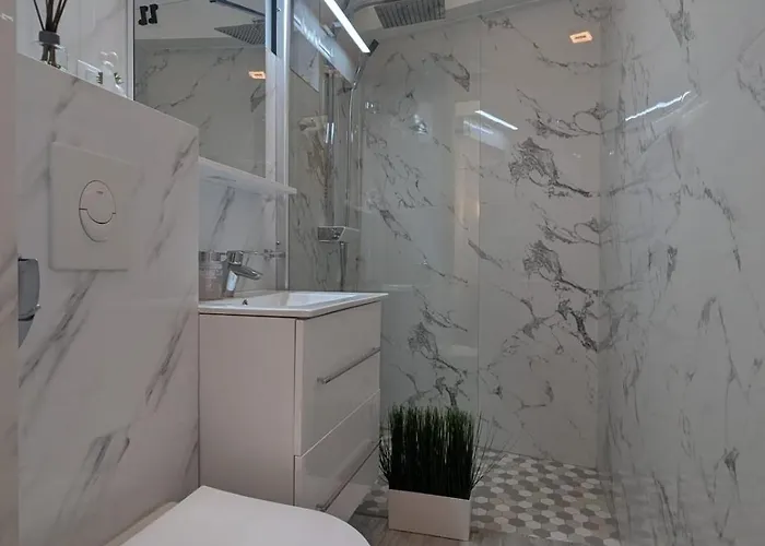 Calea Victoriei Gem Ultracentral Apartments-3 Properties-1 And 2 Bedrooms شقة *